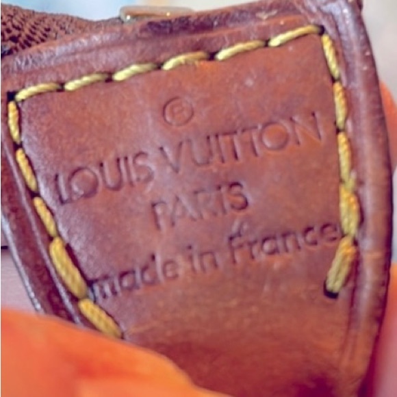 FINAL SALE!🎉Louis Vuitton Monogram Pouch - Picture 3 of 4